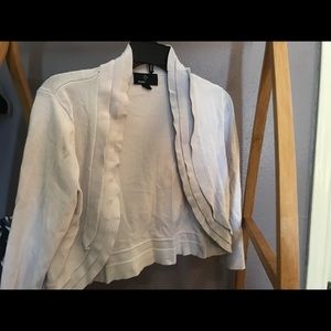 Ronnie Nicole Off White Cropped Scalloped Cardigan